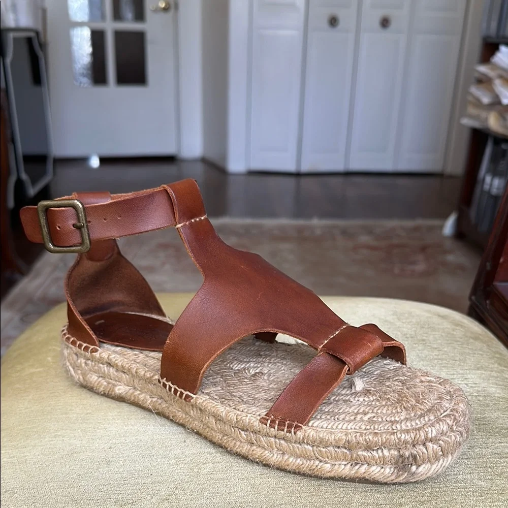 Soludos step out
